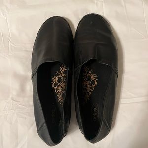 Aetrex Kylie Black Leather Slip-on flat. 8.5M